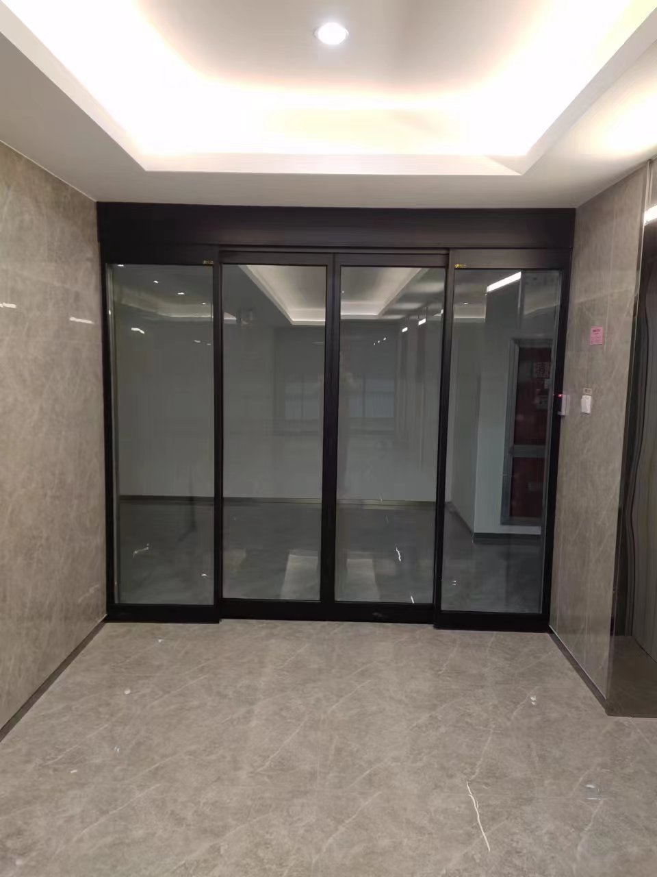 金坛区玻璃伸缩门